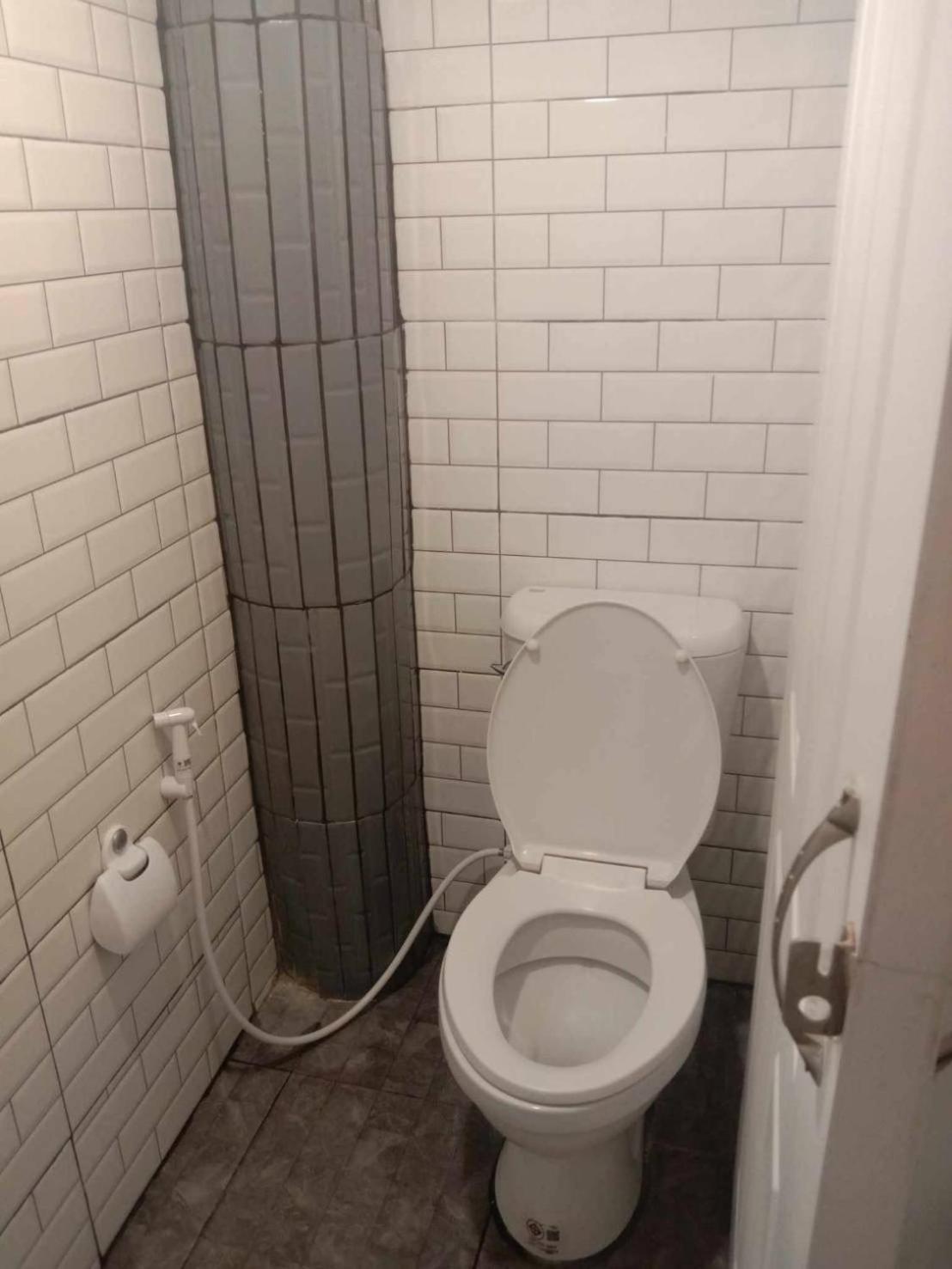 Chubby 9 Single Room Bangkok Bagian luar foto